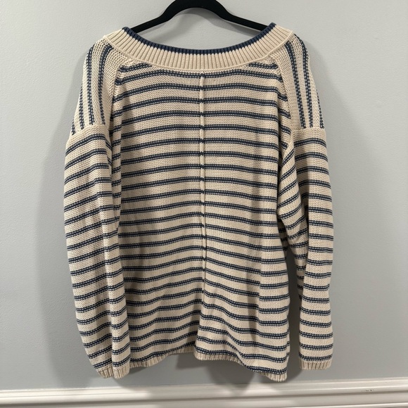 American Eagle Big Hug Oversized V-Neck Sweater - Small - Picture 5 of 6